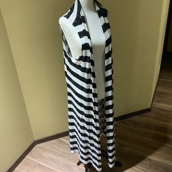 ⛄️CLEARANCE⛄️ 🌟2x HOST PICK🌟 Lularoe duster vest - Picture 10 of 14